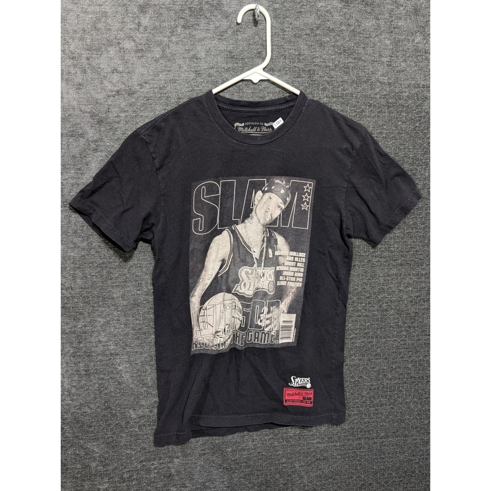 Mitchell & Ness Allen Iverson SLAM Magazine Philadelphia 76ers Black T-Shirt S